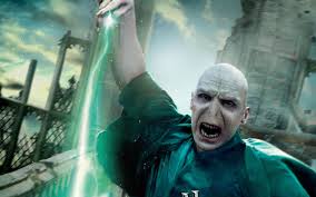Voldemort (saga di Harry Potter by JK Rowling) è uno dei cattivi più credibili e originali degli ultimi anni. 